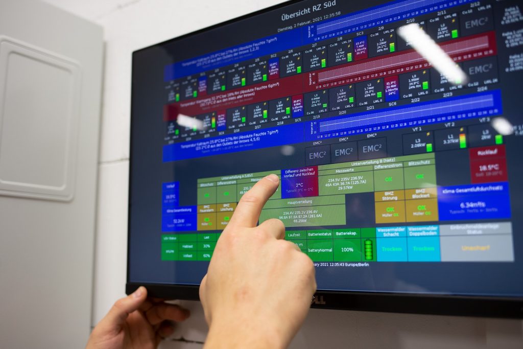 Unser Rechenzentrum ist TÜV-zertifiziert und auf dem neuesten Stand der Technik.