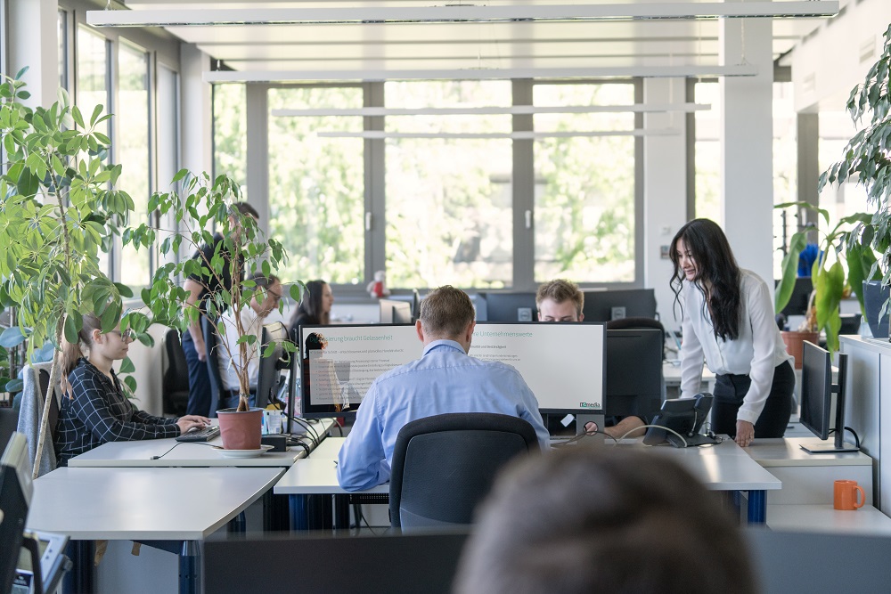 Mitarbeiter im Büro der IT2media