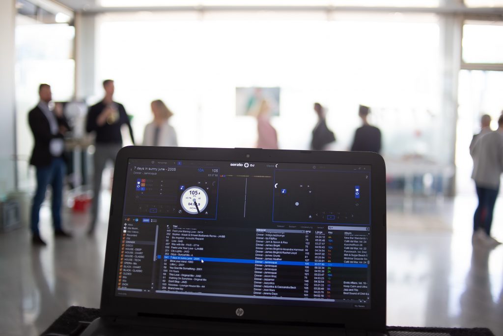 Laptop für Musik bei einem Firmenevent der IT2media