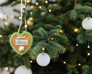 Weihnachtsbaum mit Lebkuchenherz - beschriftet mit IT2media